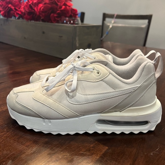 Nike Air Max Dawn - Picture 2 of 2